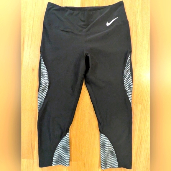 Nike Womens Size S Dri-Fit Power Legendary Capris Tights Pants Black EUC - Picture 1 of 6